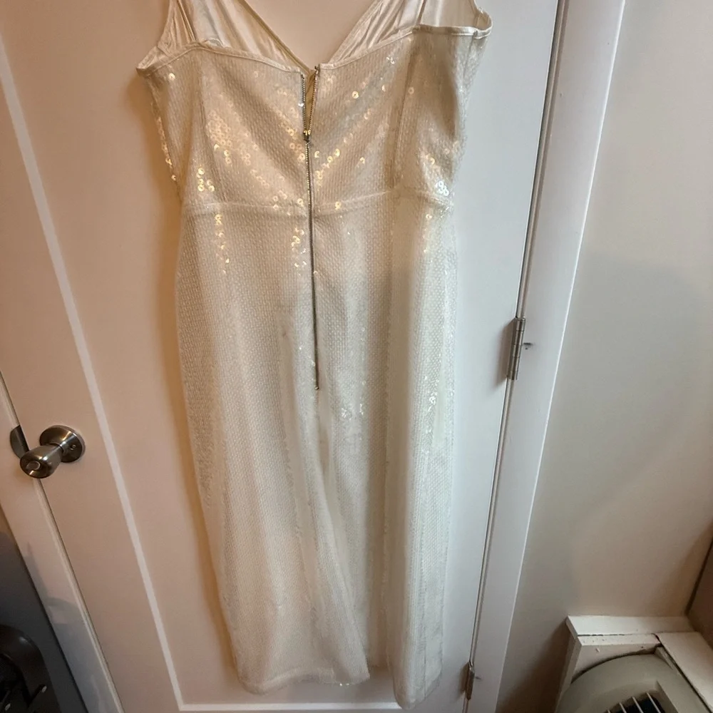 Elegant White Sequin Dress - Picture 6 of 6